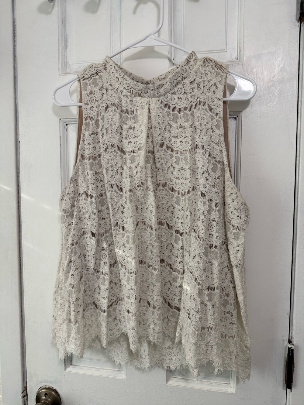 Sleeveless Lace Overlay Tank Top in Cream
